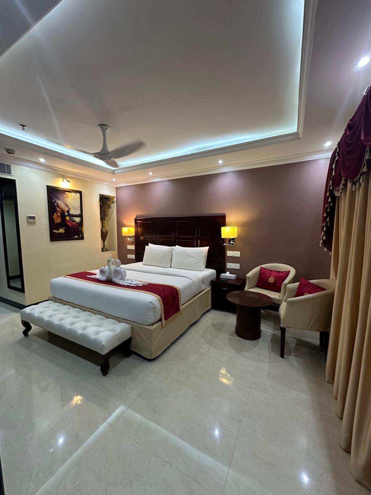 สัชจอยส์ Hotel วาร์คาลา ภายนอก รูปภาพ